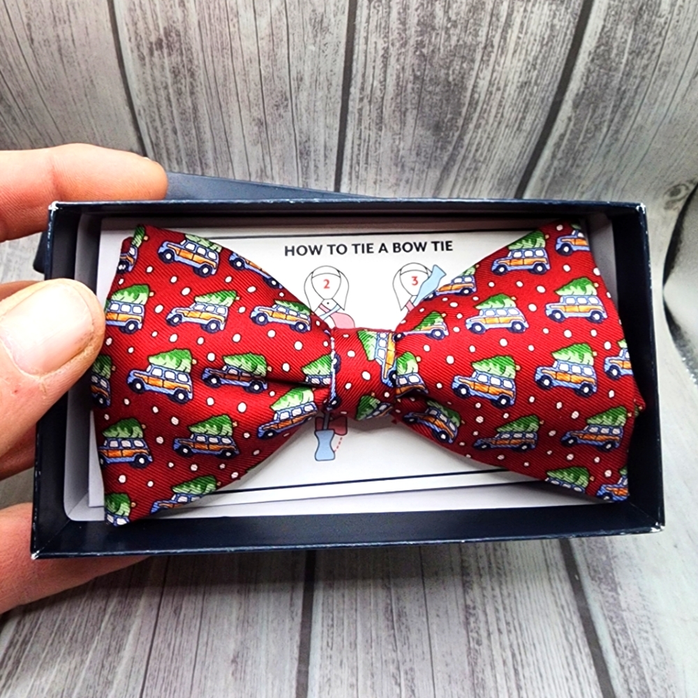 New men's Vineyard Vines Christmas woody and tree bow tie - Made in USA